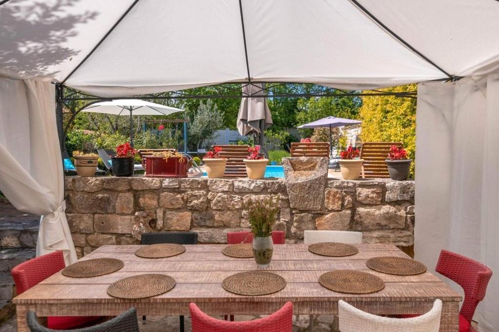 Villa Kazun With Private Pool And Two Gardens Marčana Kültér fotó
