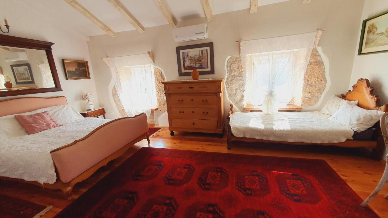 Villa Kazun With Private Pool And Two Gardens Marčana Kültér fotó