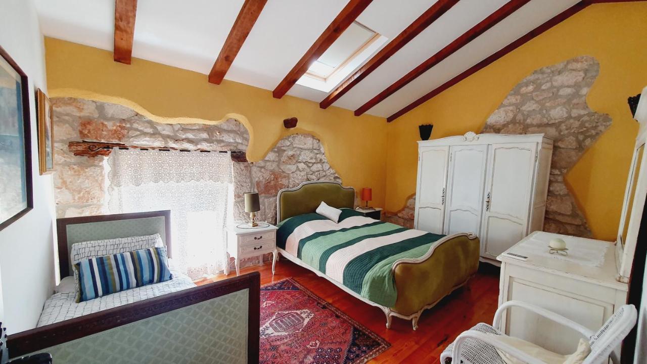 Villa Kazun With Private Pool And Two Gardens Marčana Kültér fotó